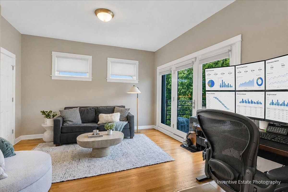2147 N Talman Avenue Unit: 3