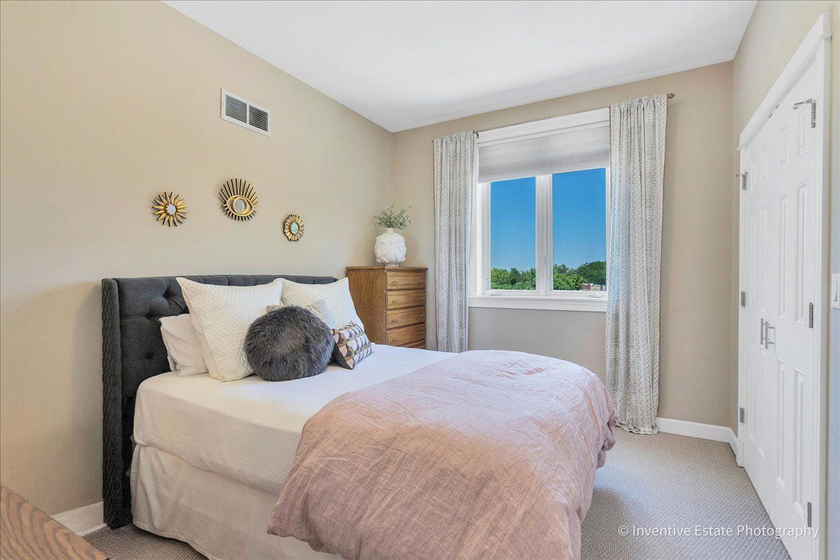 2147 N Talman Avenue Unit: 3