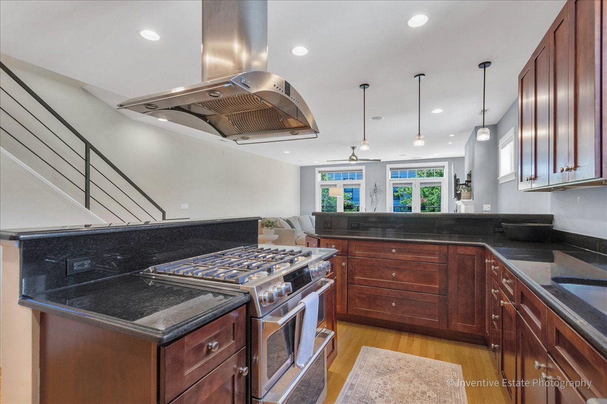 2147 N Talman Avenue Unit: 3