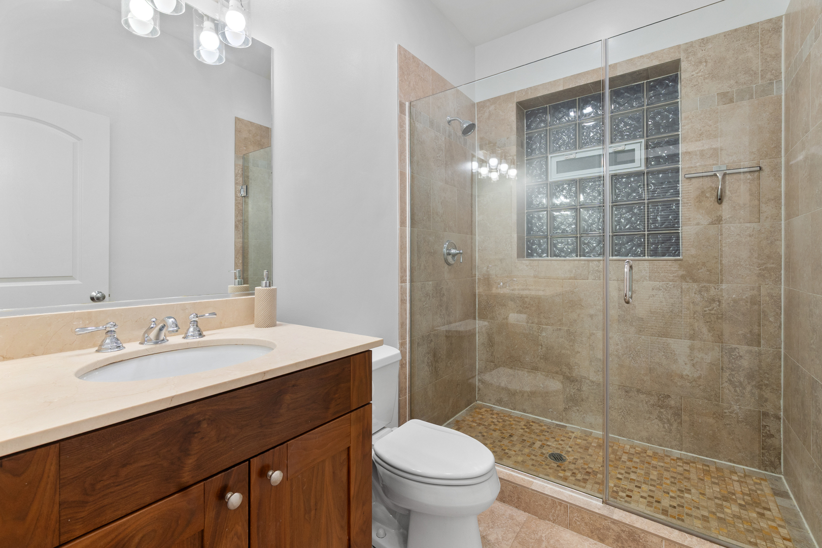 3416 N Sheffield Avenue Unit: 2