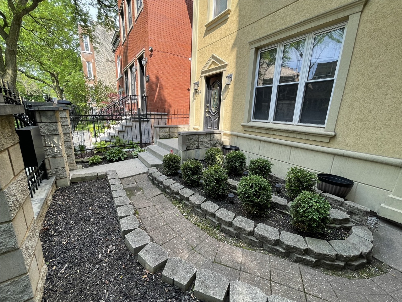 1624 W Huron Street Unit: 2