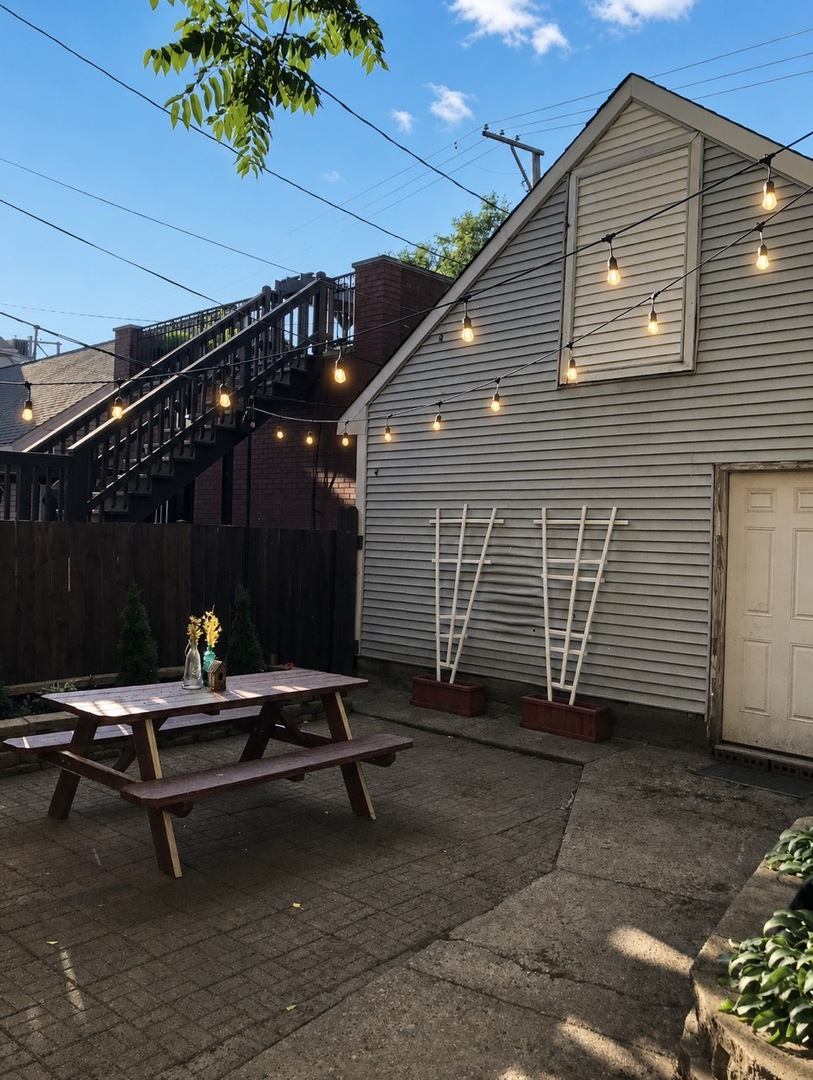 1624 W Huron Street Unit: 2