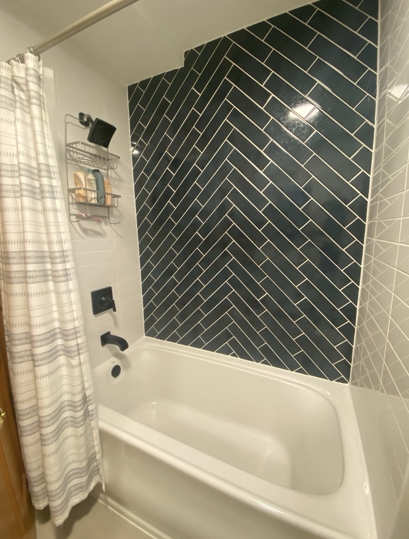 1624 W Huron Street Unit: 2