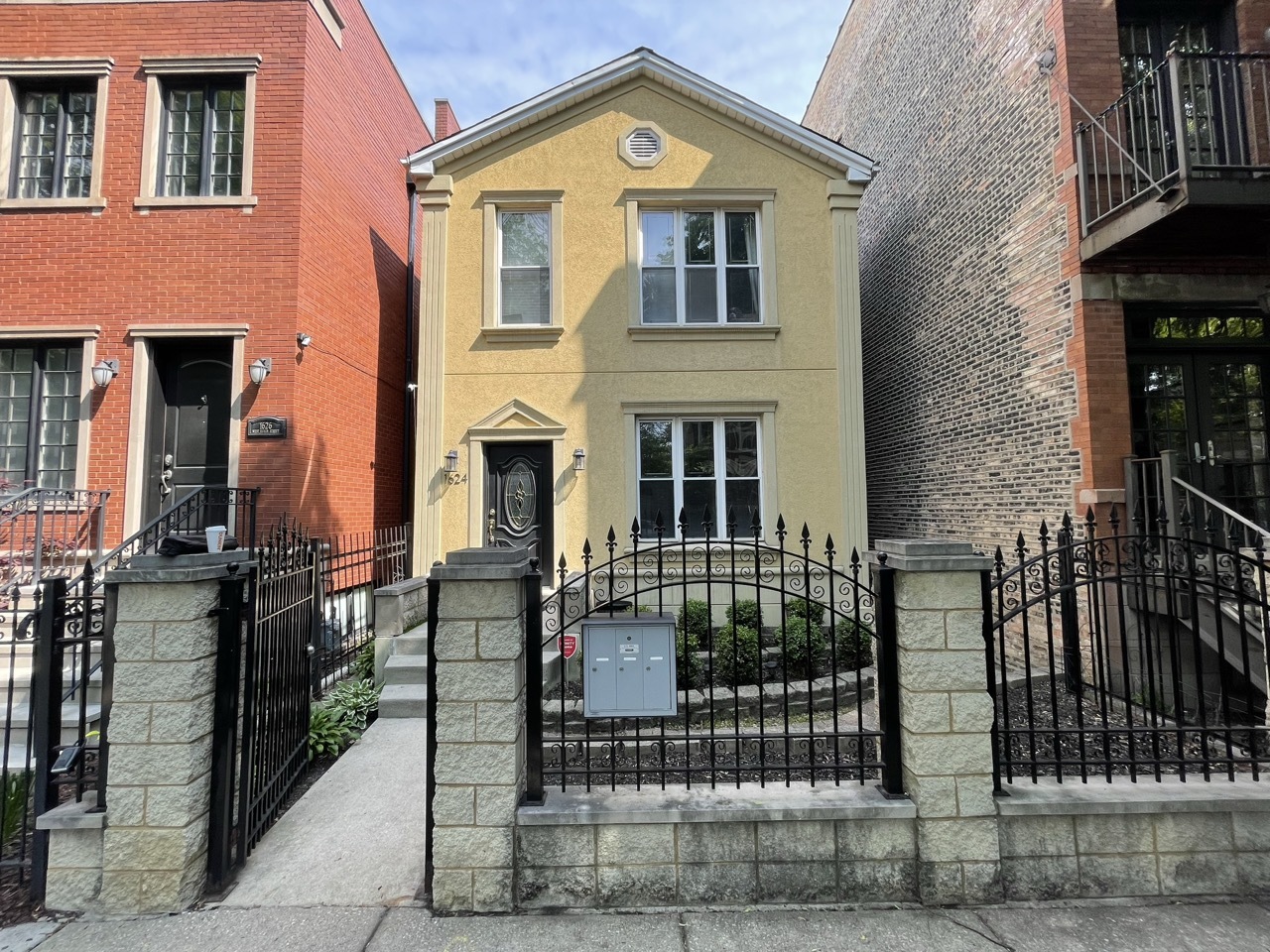 1624 W Huron Street Unit: 2