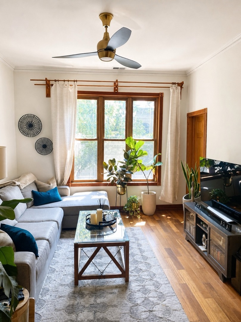 1624 W Huron Street Unit: 2
