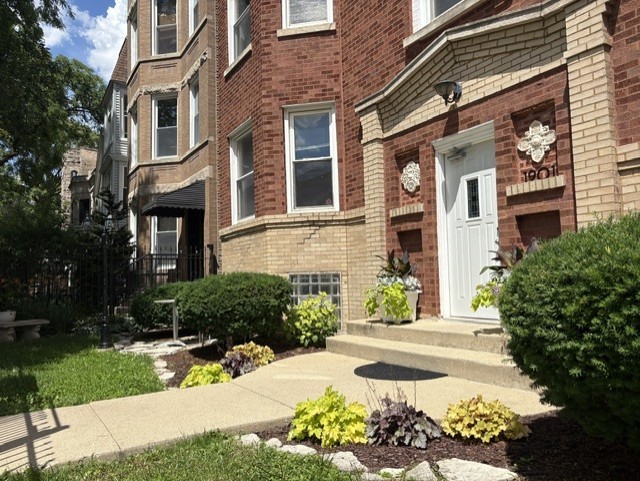 1901 N Kedzie Avenue Unit: 1S