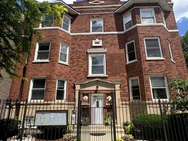 1901 N Kedzie Avenue Unit: 1S