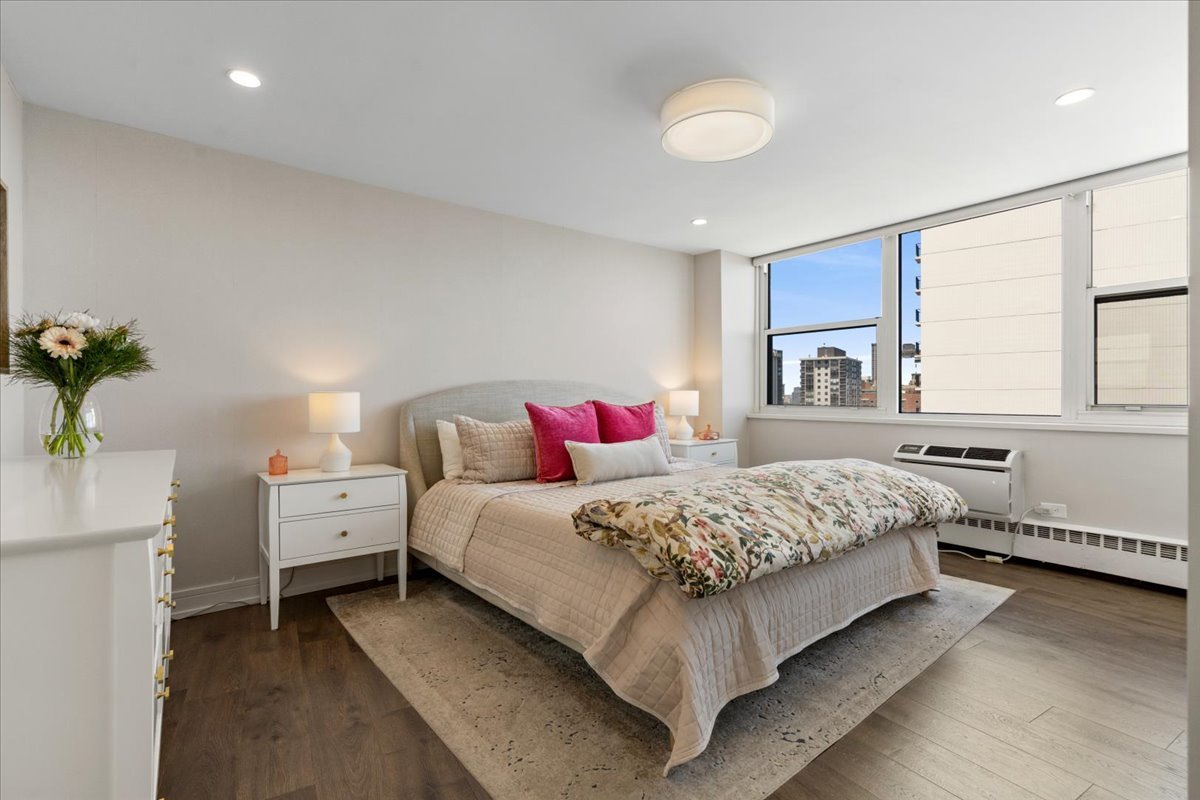 1150 N Lake Shore Drive Unit: 21F