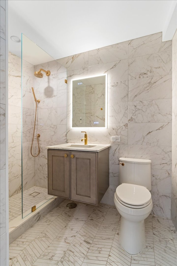 1150 N Lake Shore Drive Unit: 21F