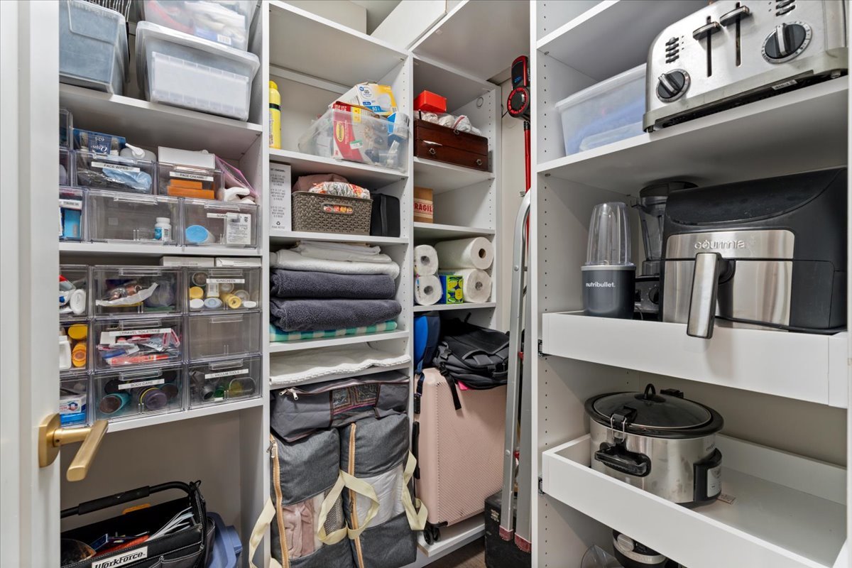 1150 N Lake Shore Drive Unit: 21F