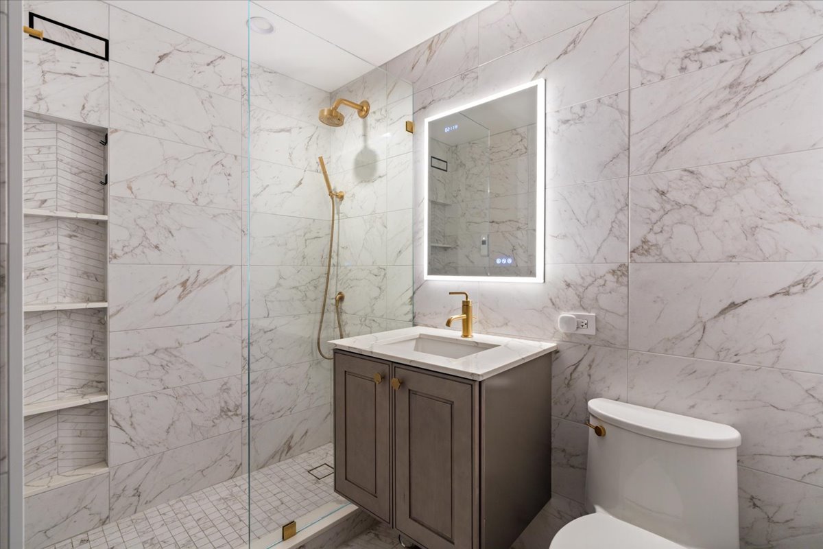 1150 N Lake Shore Drive Unit: 21F