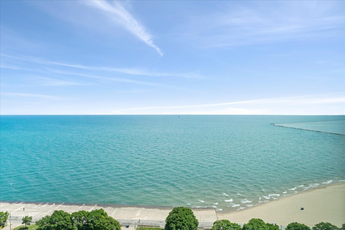 1150 N Lake Shore Drive Unit: 21F