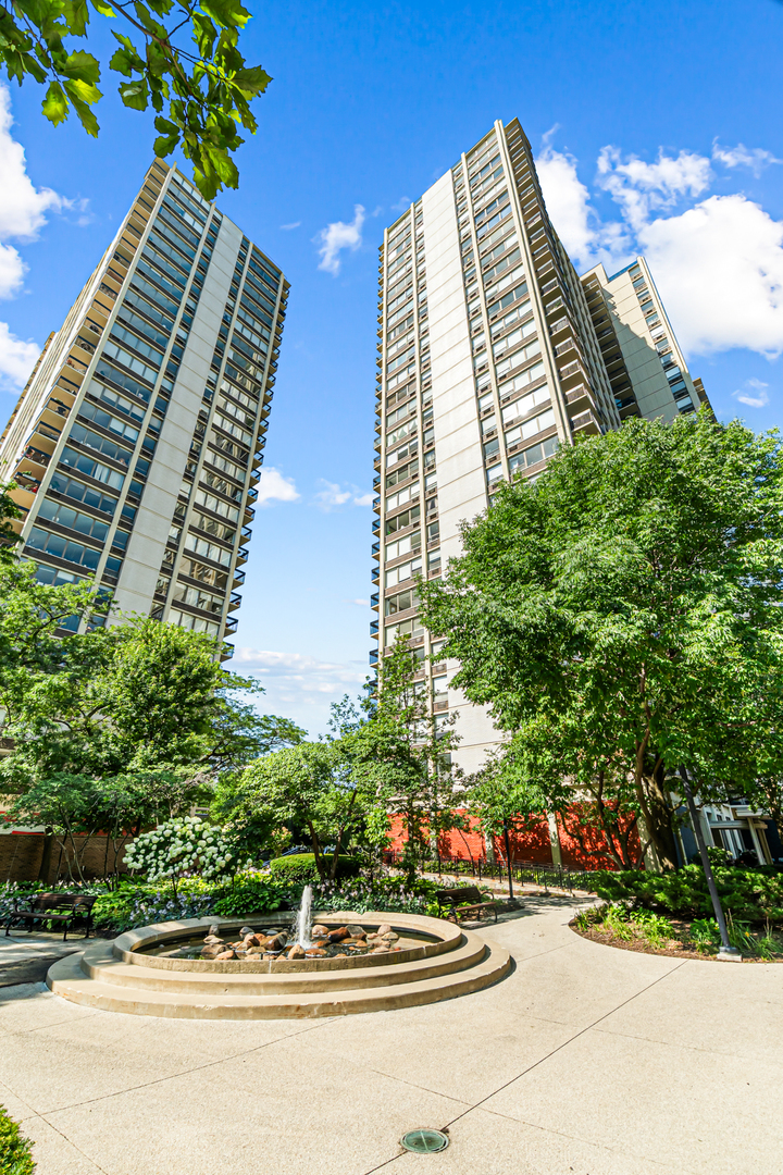 1360 N Sandburg Terrace Unit: 2603C
