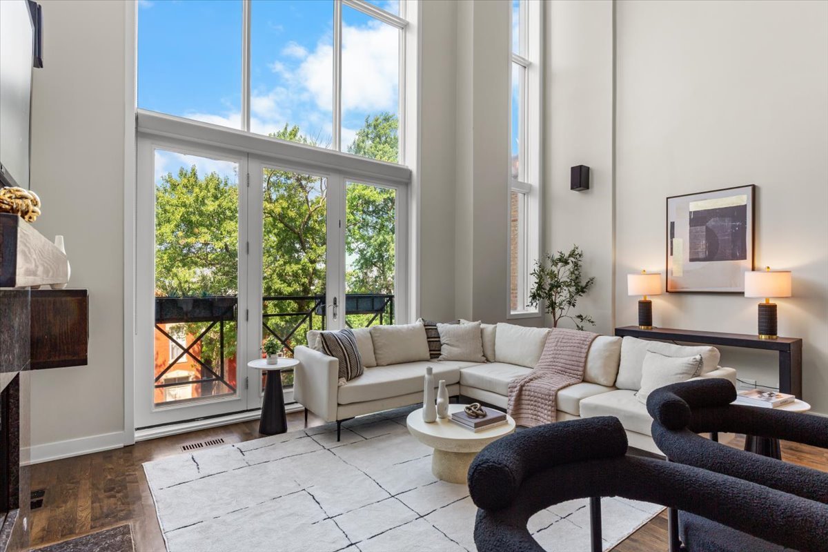 867 N Hermitage Street Unit: 3