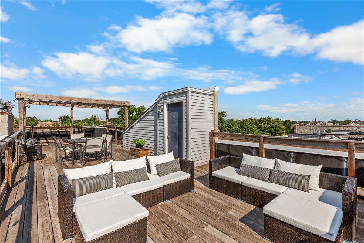 867 N Hermitage Street Unit: 3