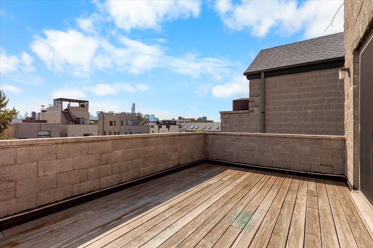 867 N Hermitage Street Unit: 3