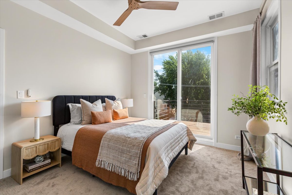 867 N Hermitage Street Unit: 3