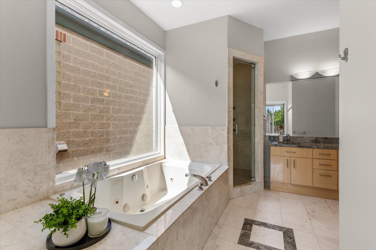 867 N Hermitage Street Unit: 3