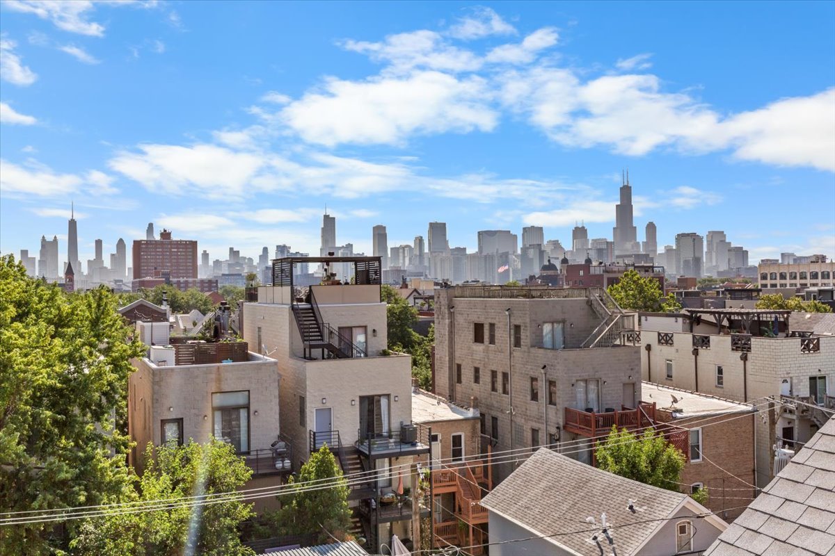 867 N Hermitage Street Unit: 3