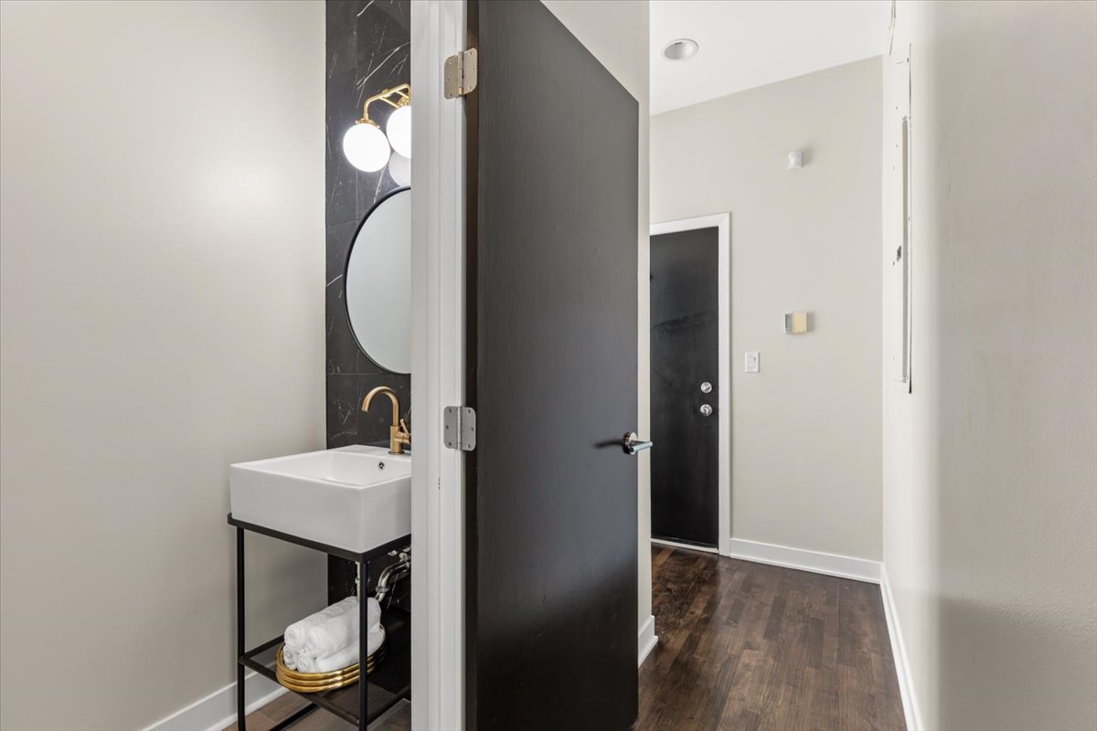 867 N Hermitage Street Unit: 3