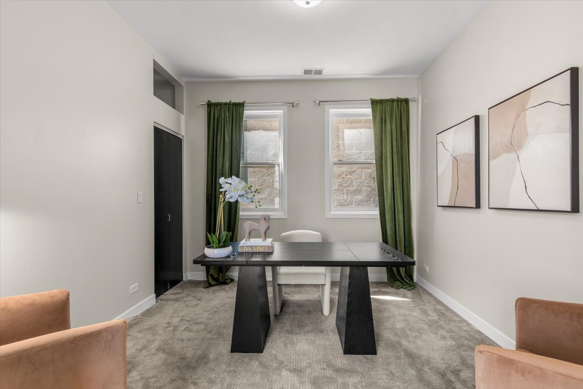 867 N Hermitage Street Unit: 3