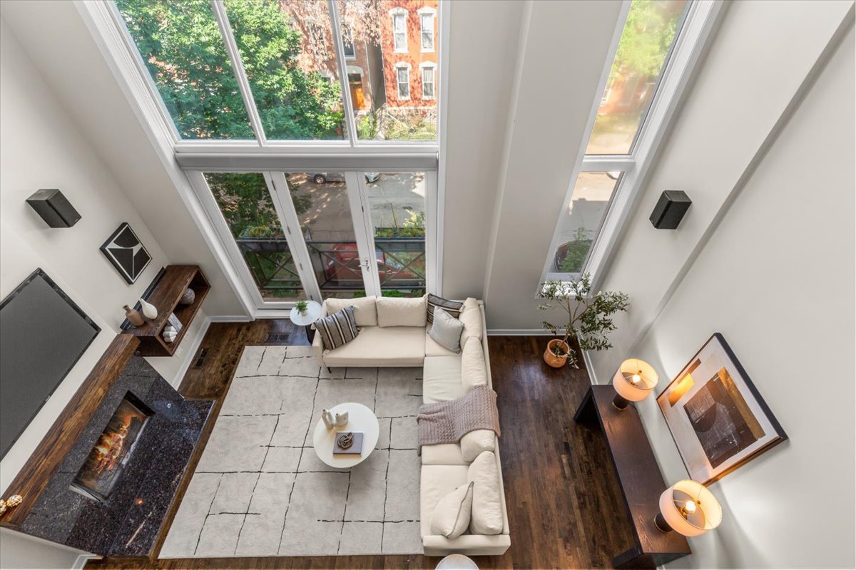 867 N Hermitage Street Unit: 3