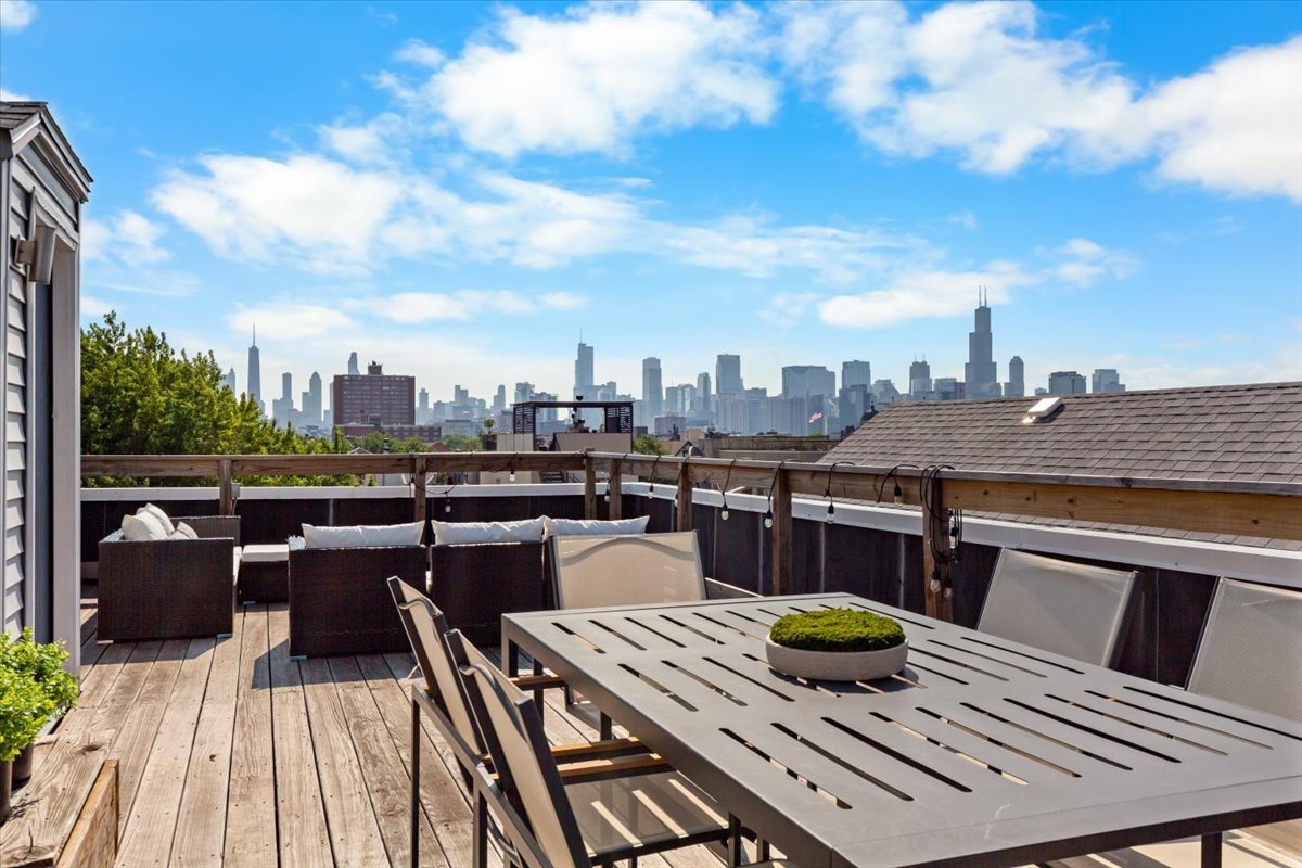 867 N Hermitage Street Unit: 3