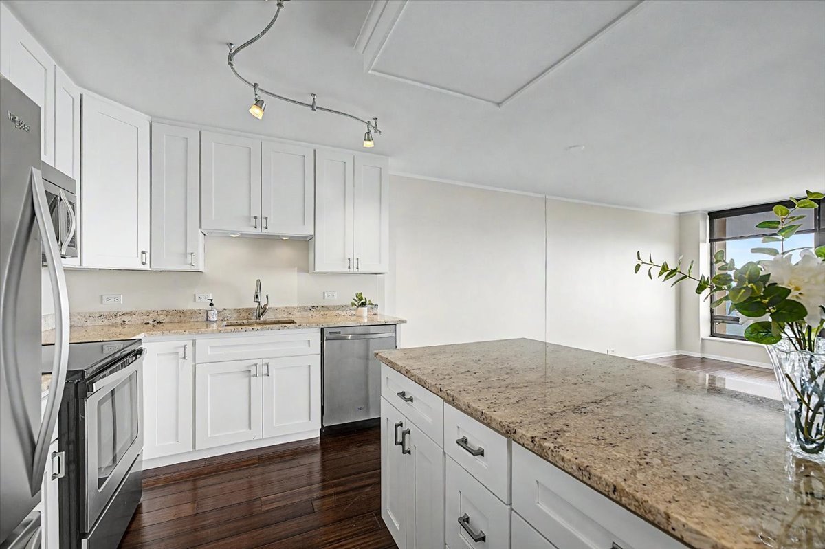5445 N Sheridan Road Unit: 2506