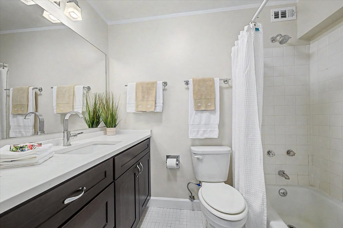 5445 N Sheridan Road Unit: 2506