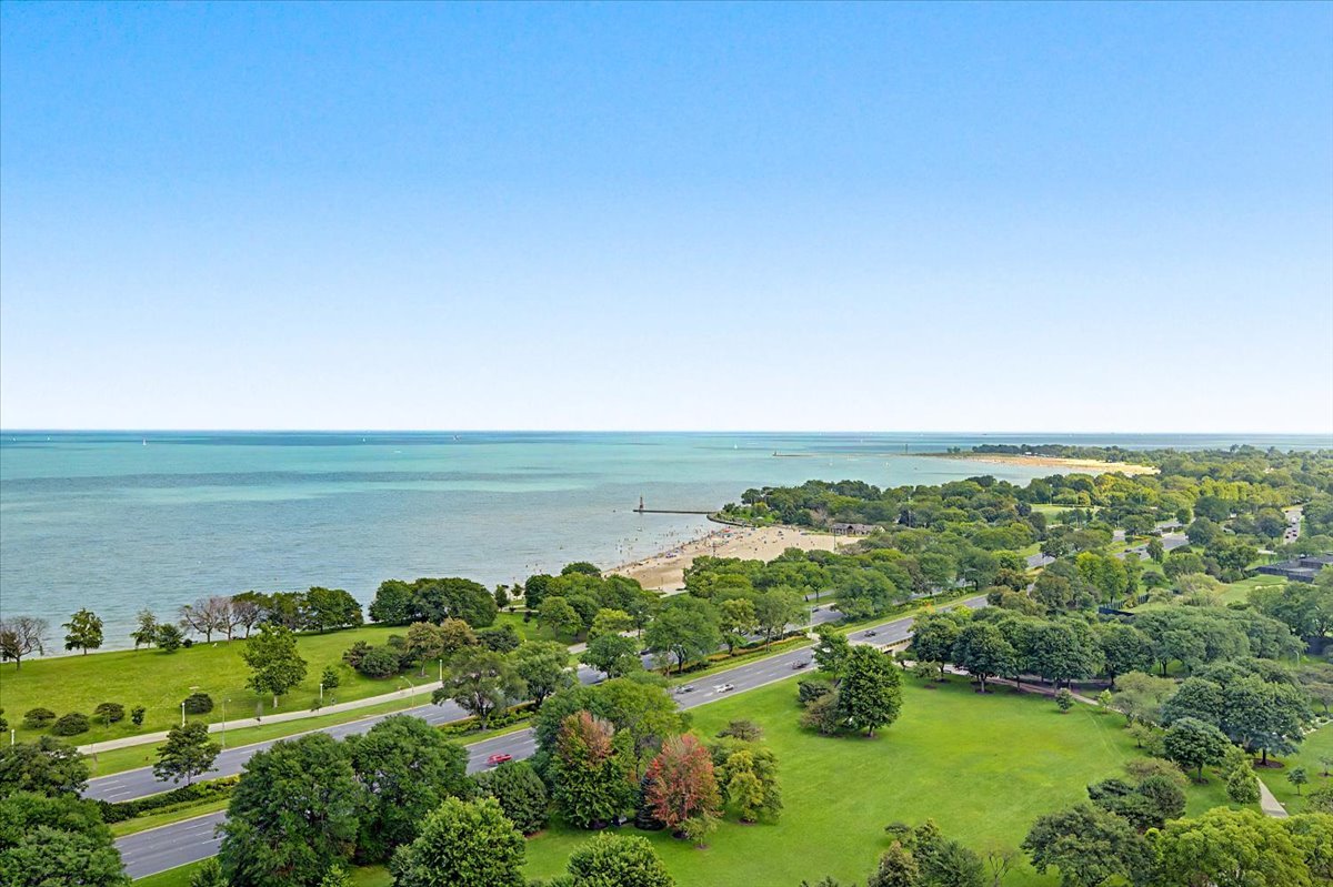5445 N Sheridan Road Unit: 2506
