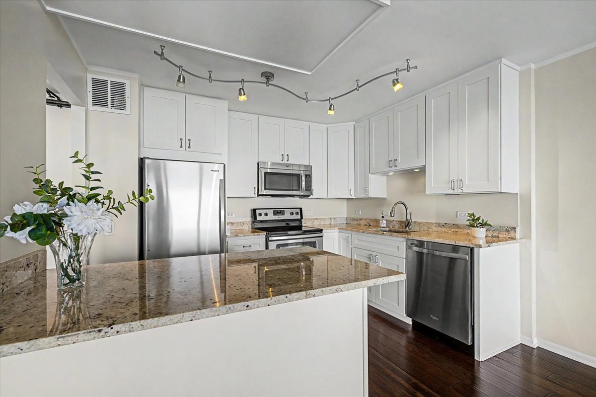 5445 N Sheridan Road Unit: 2506