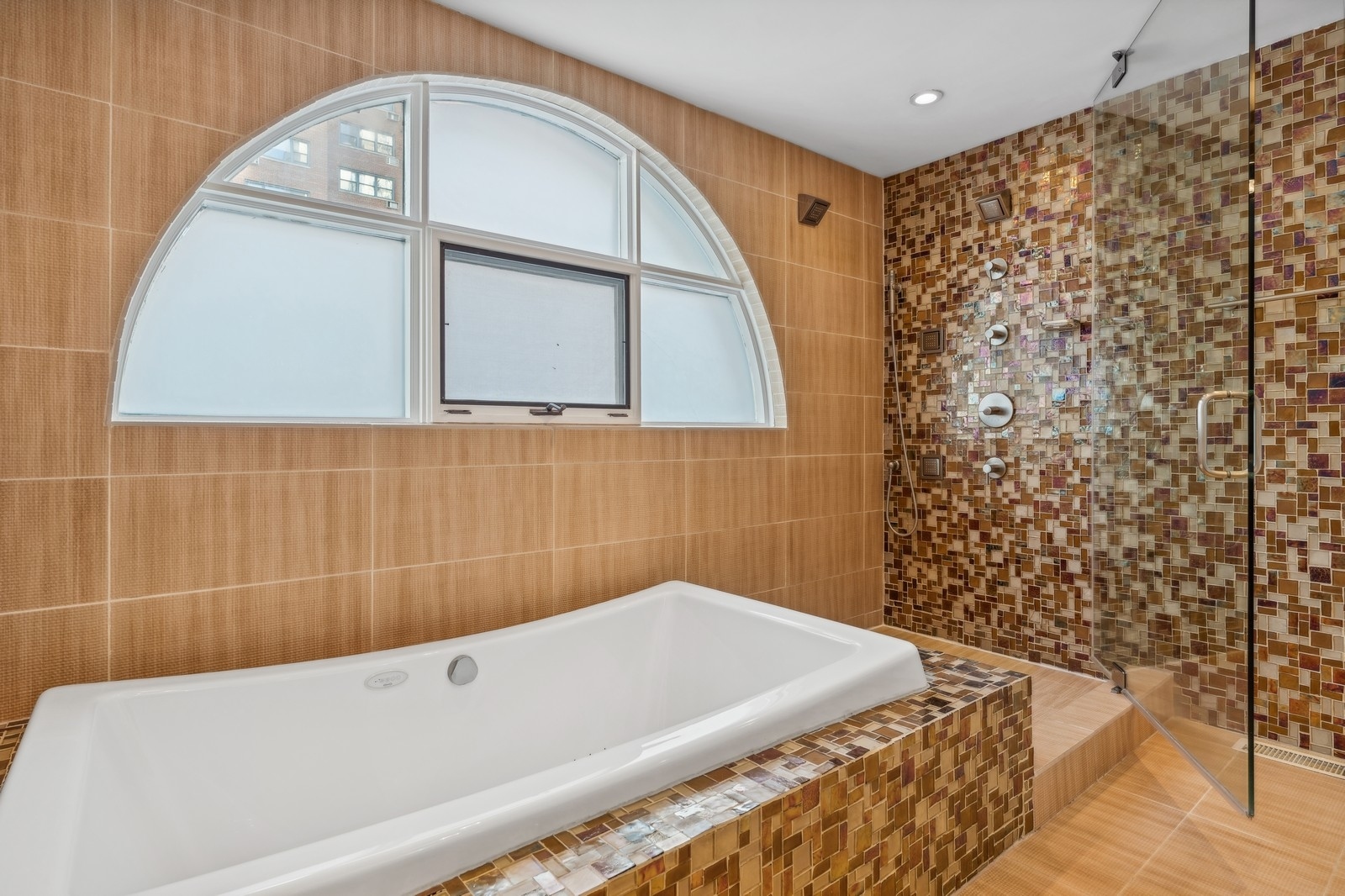2910 N Commonwealth Avenue Unit: 3
