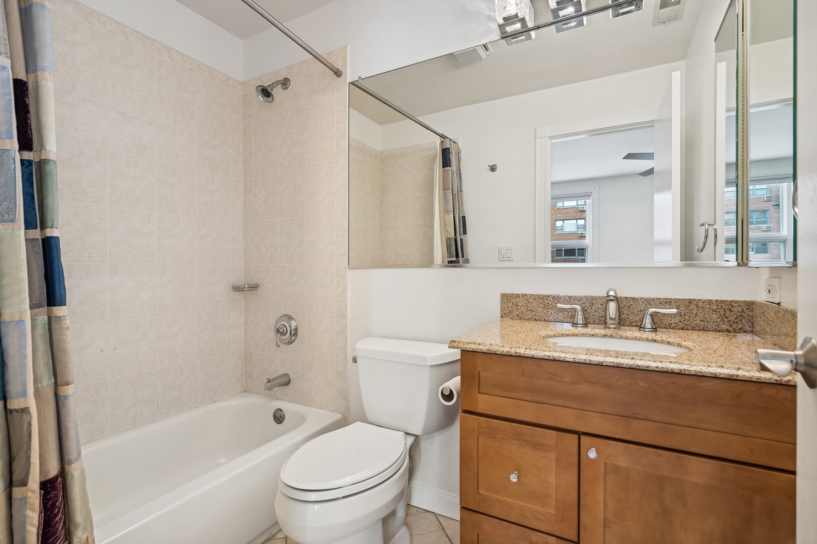 2910 N Commonwealth Avenue Unit: 3
