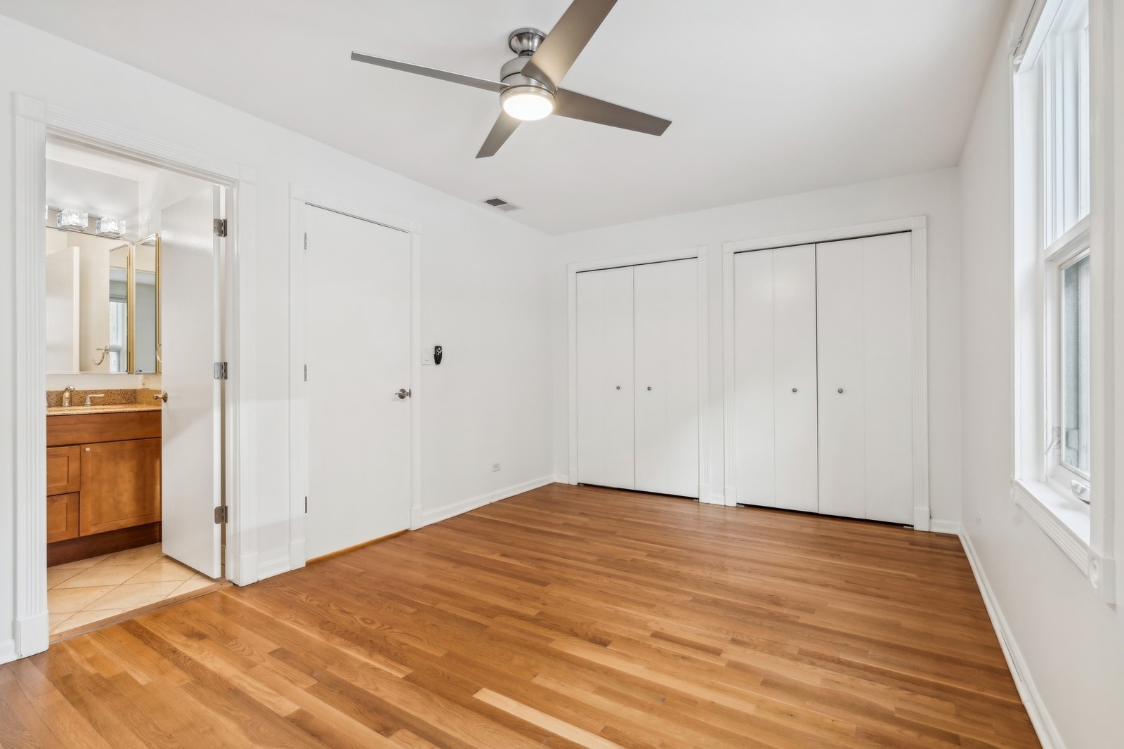 2910 N Commonwealth Avenue Unit: 3