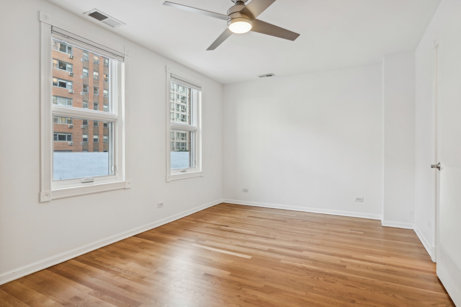 2910 N Commonwealth Avenue Unit: 3