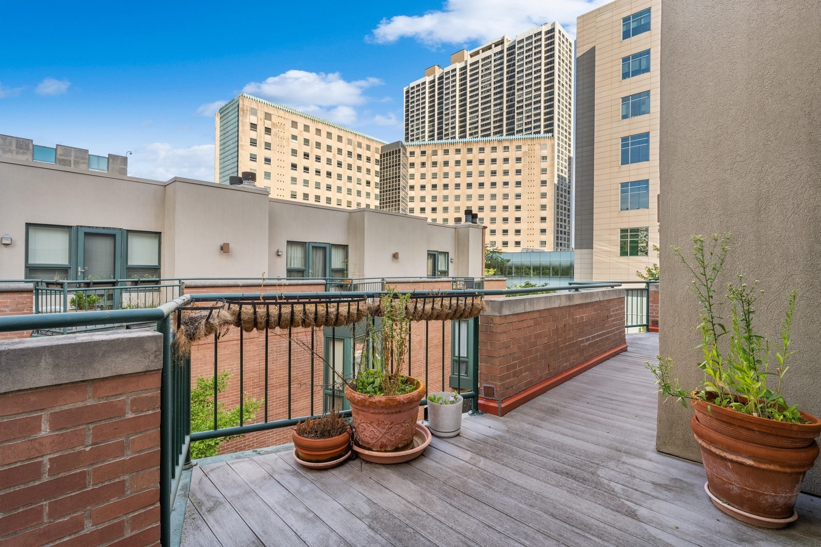 2910 N Commonwealth Avenue Unit: 3