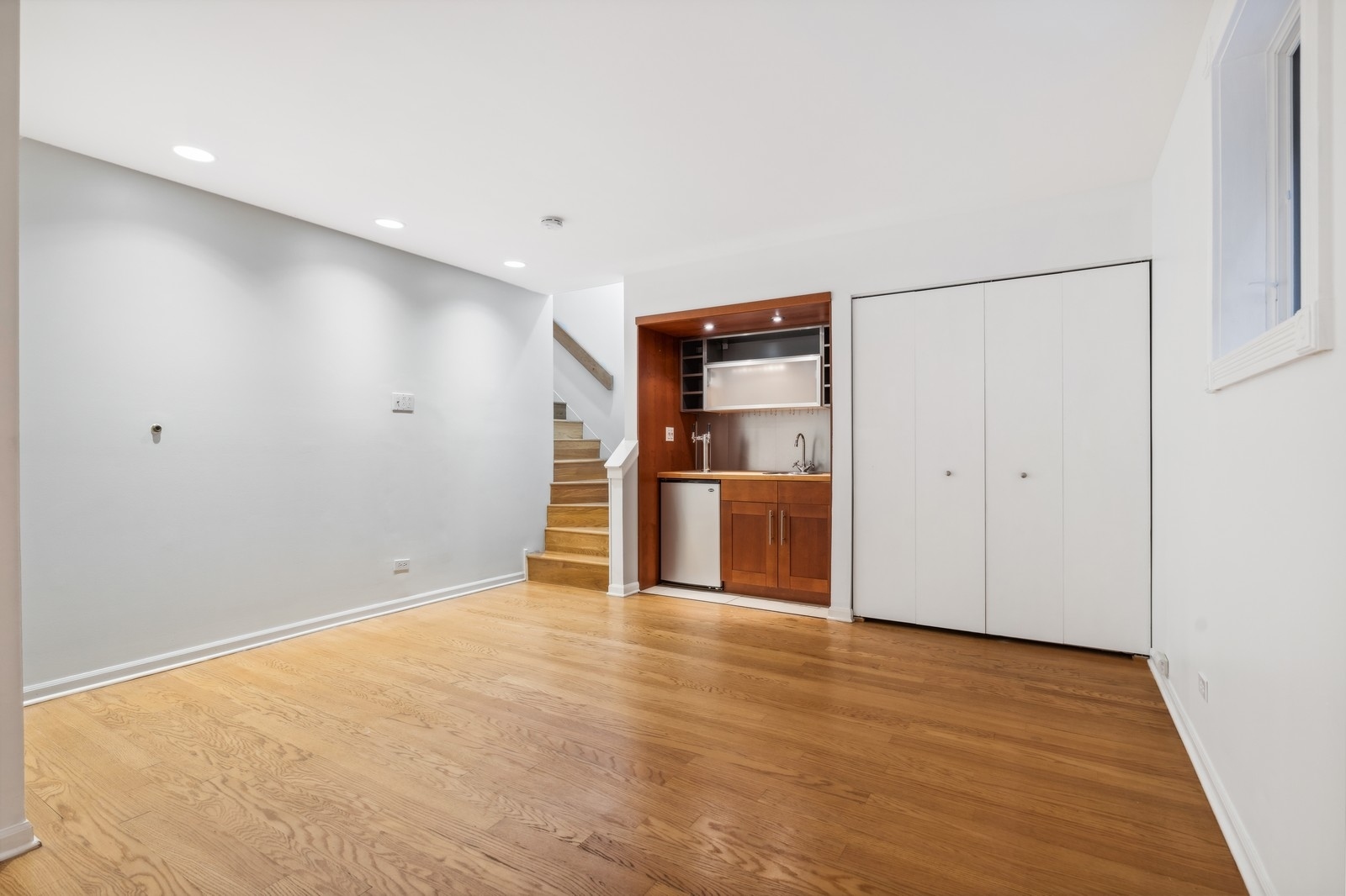 2910 N Commonwealth Avenue Unit: 3