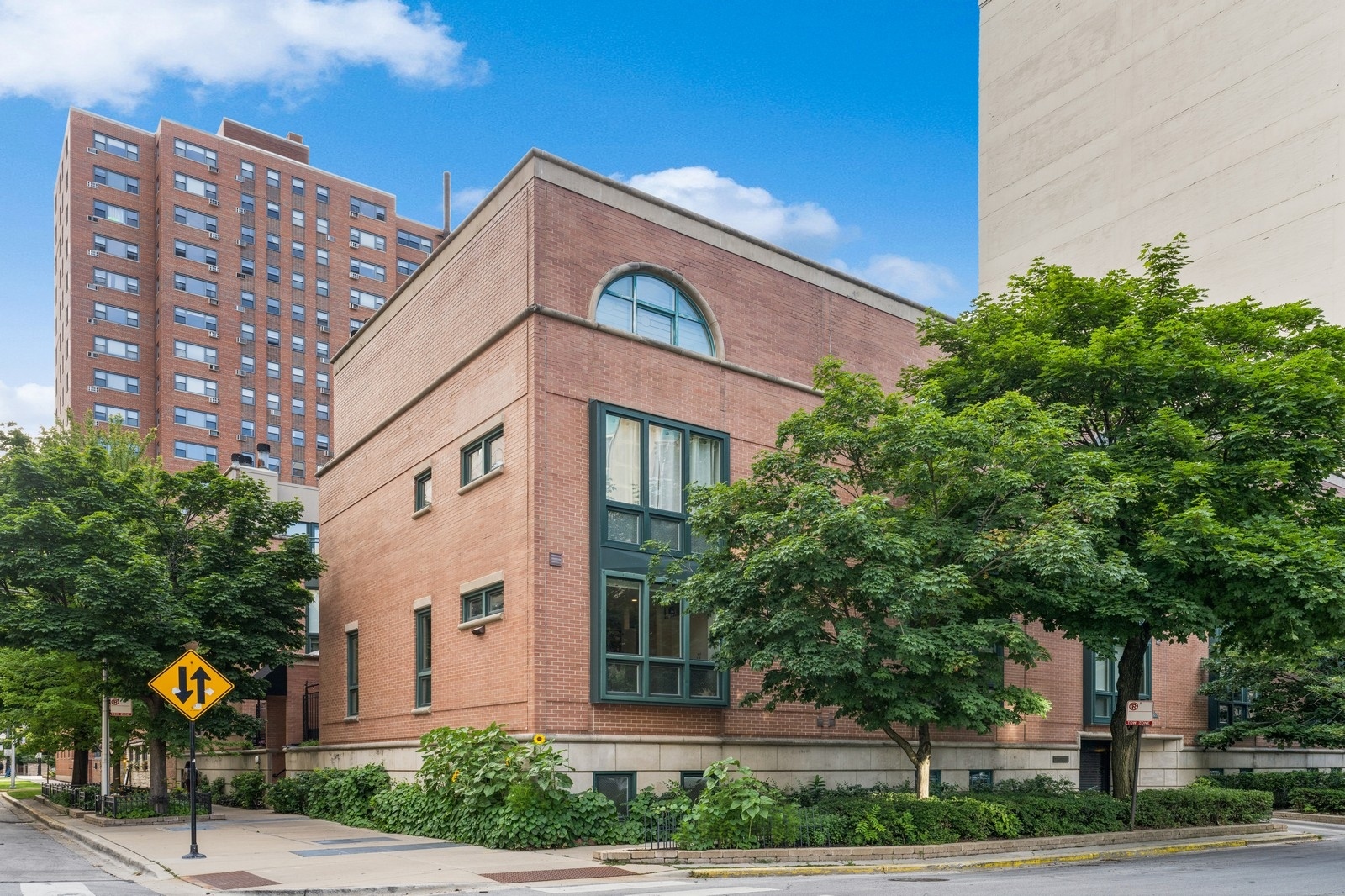 2910 N Commonwealth Avenue Unit: 3