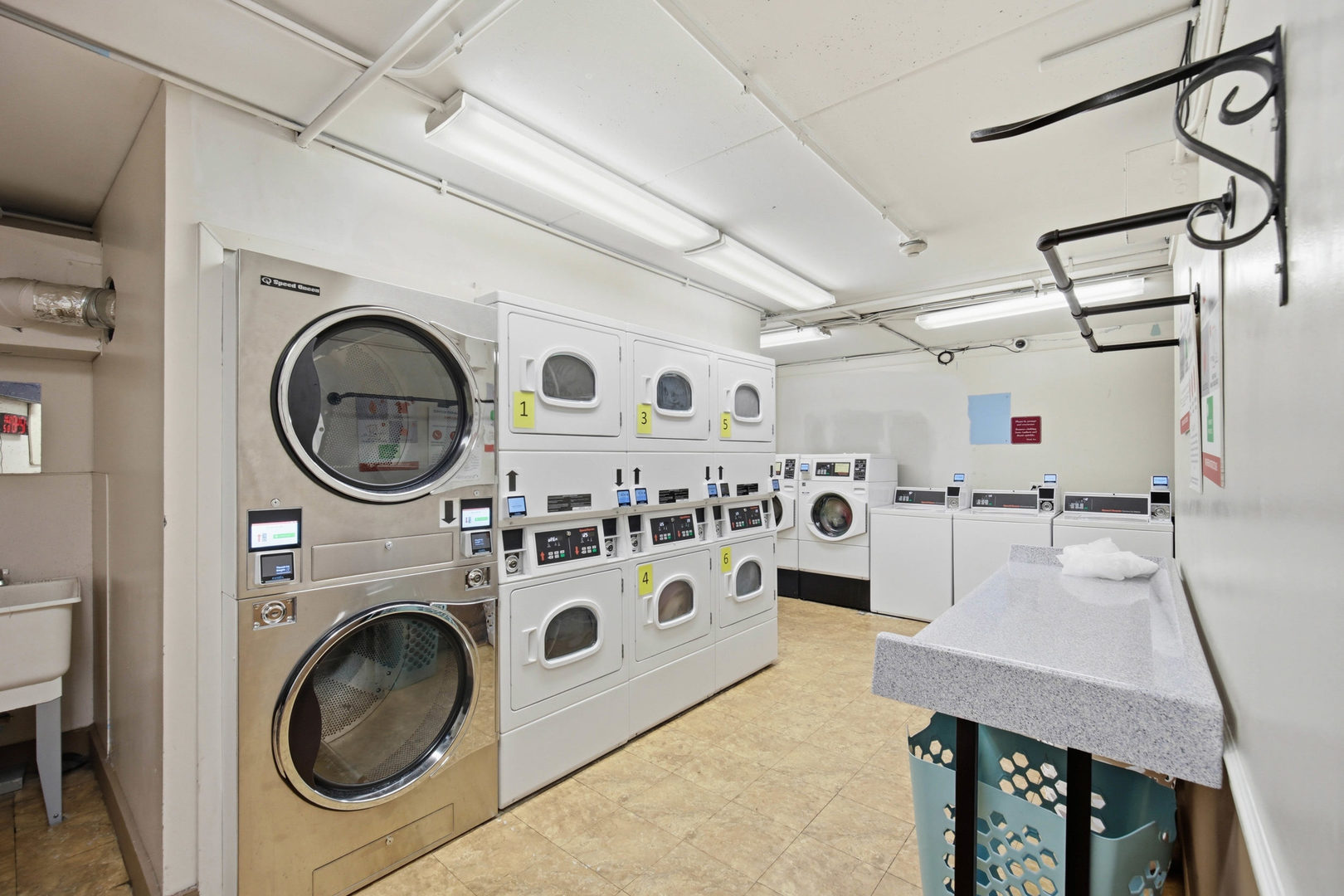 1460 Fairlane Drive Unit: 311