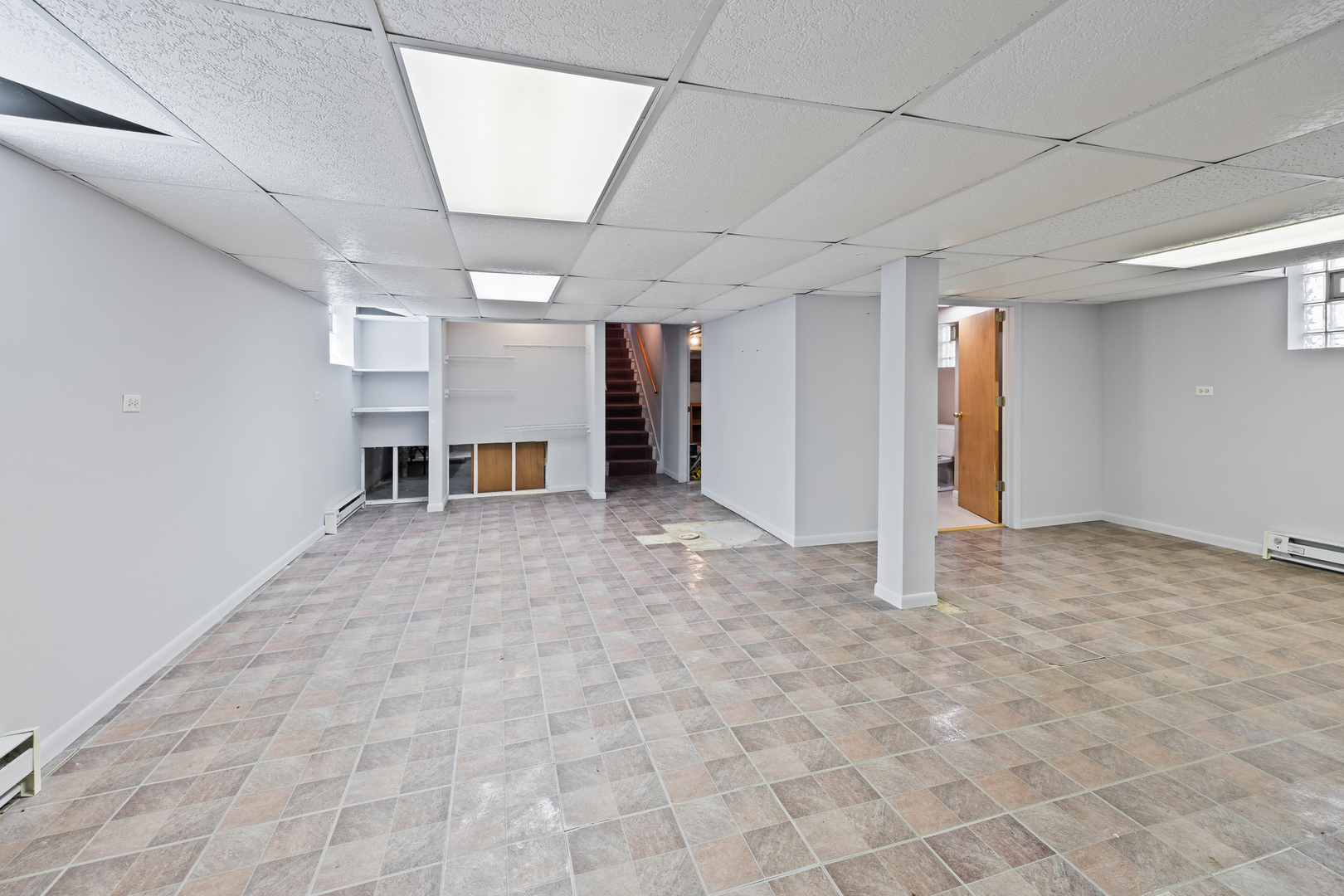 2850 W Chase Avenue