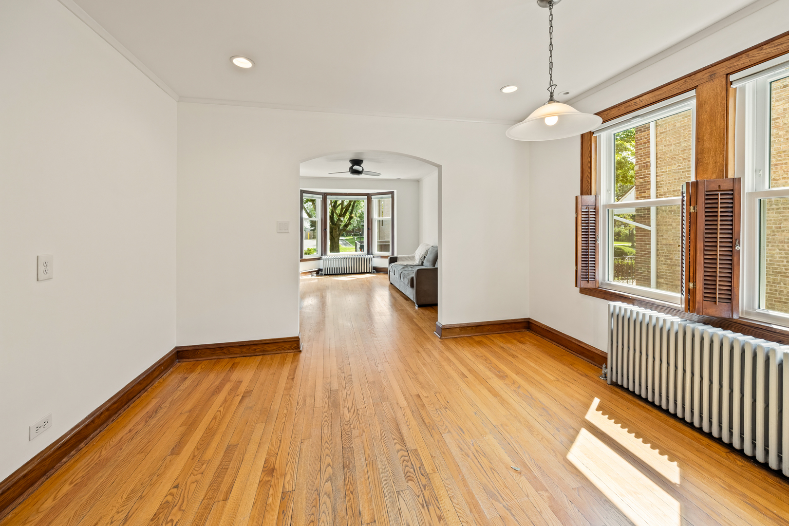 2850 W Chase Avenue