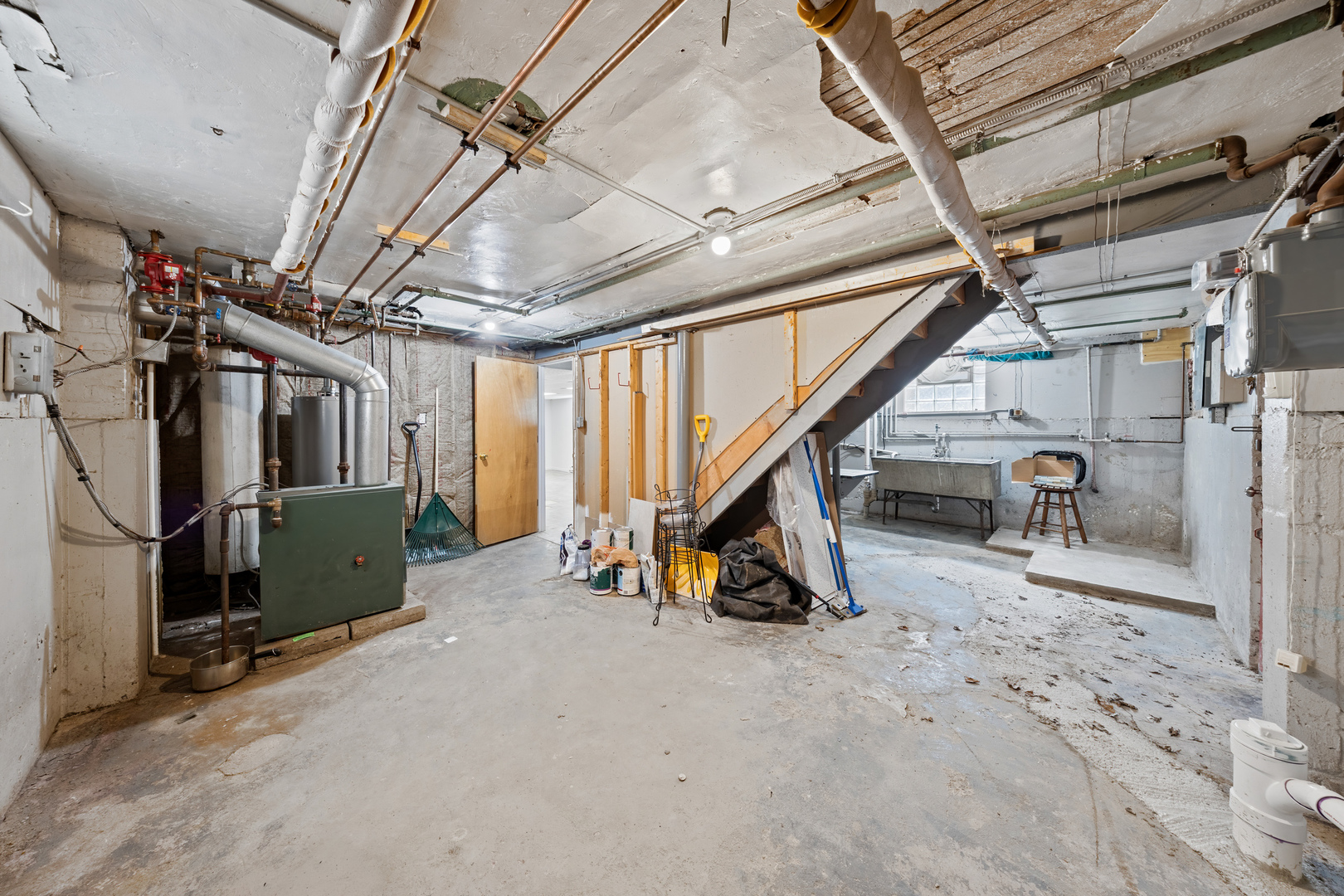 2850 W Chase Avenue