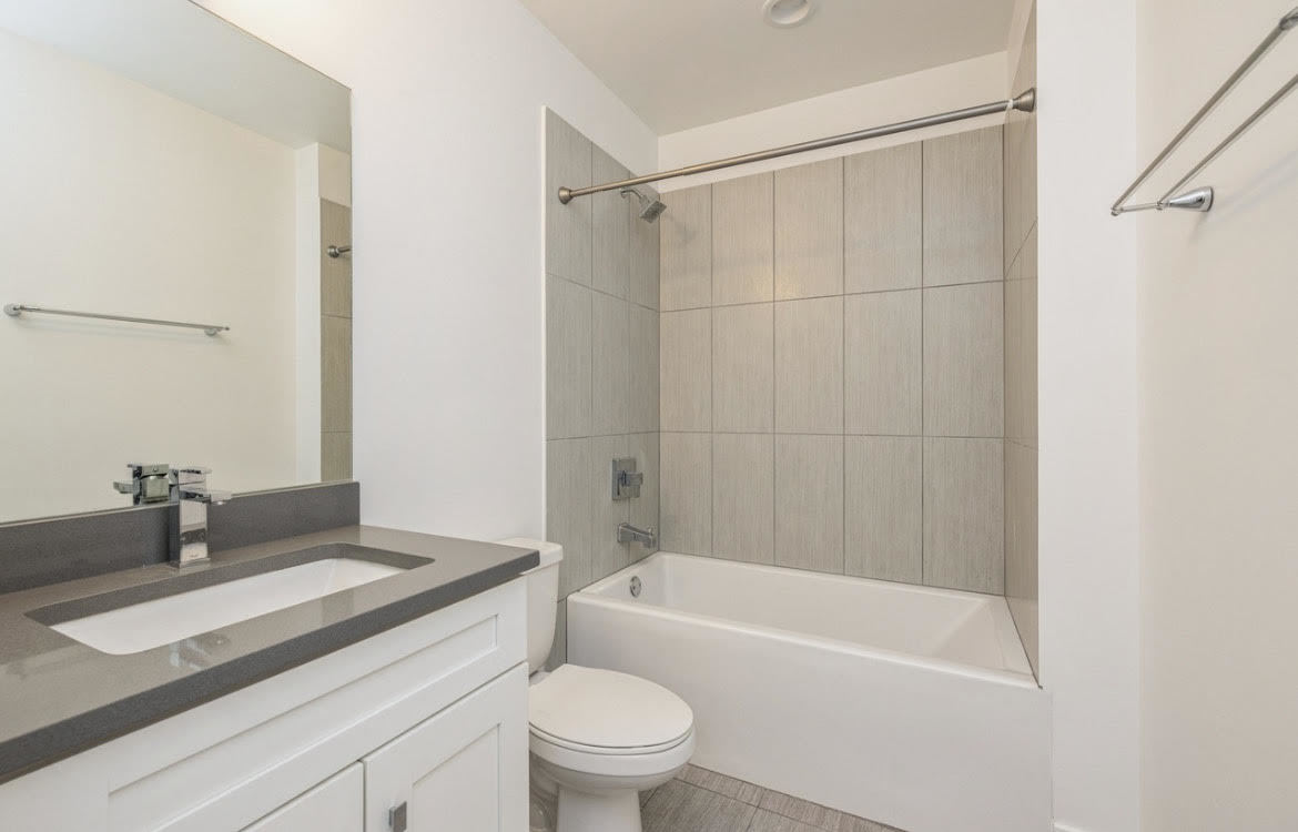 2505 W Potomac Avenue Unit: 1W