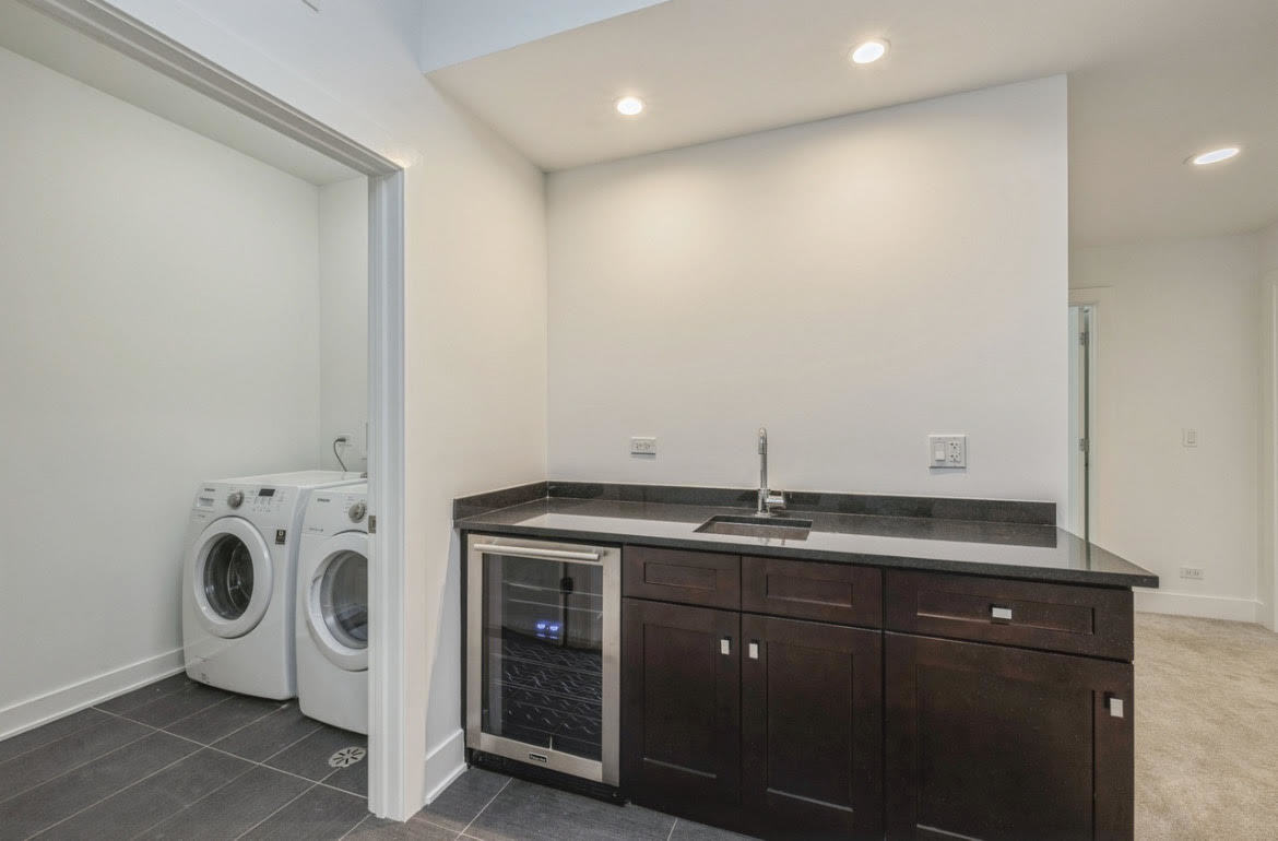 2505 W Potomac Avenue Unit: 1W
