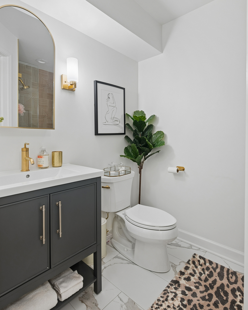 1510 N Dearborn Parkway Unit: 102
