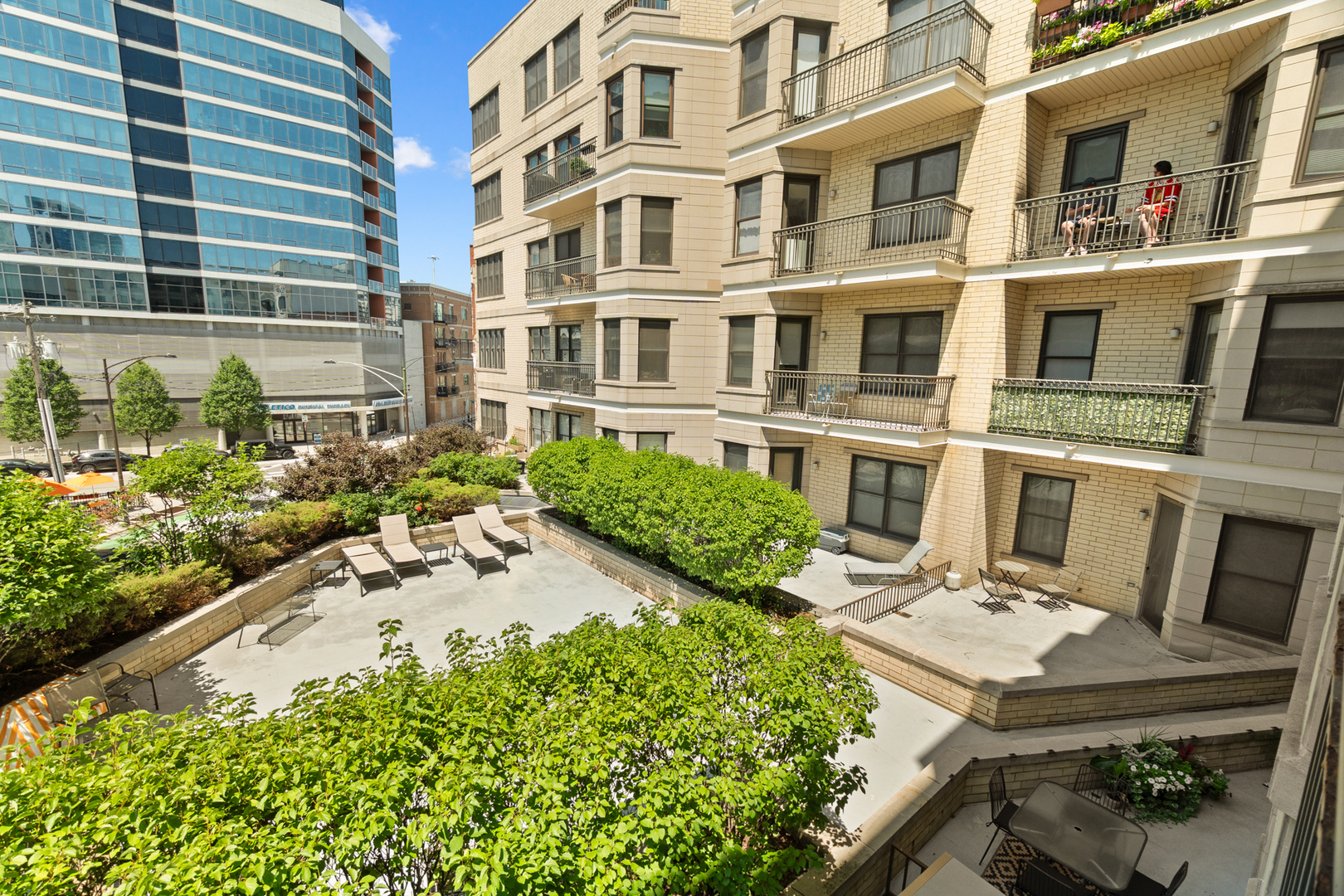 520 N Halsted Street Unit: 305