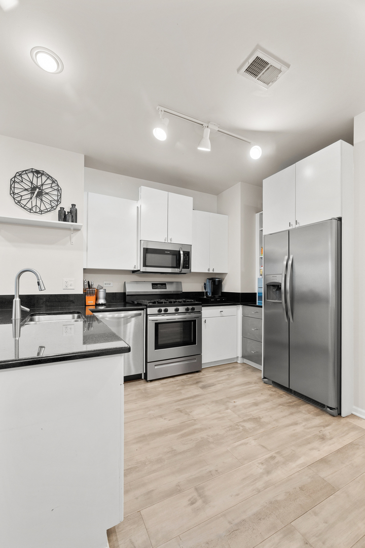520 N Halsted Street Unit: 305
