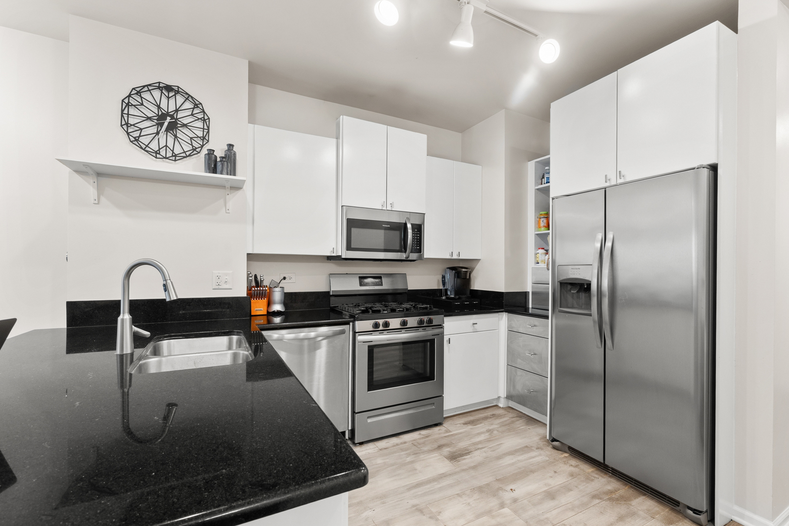 520 N Halsted Street Unit: 305