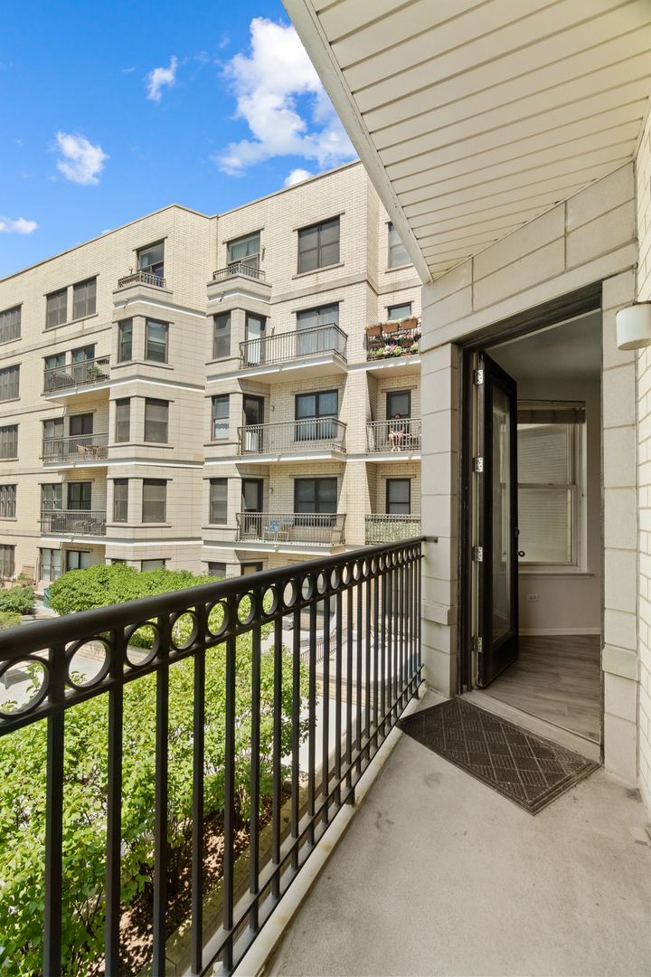 520 N Halsted Street Unit: 305