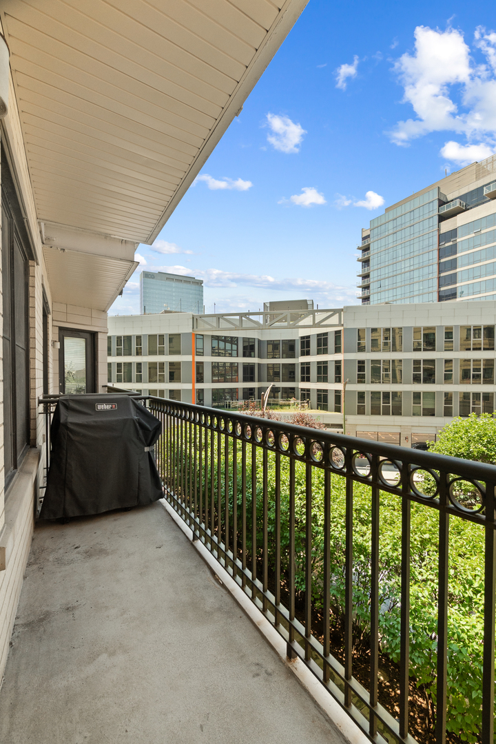 520 N Halsted Street Unit: 305